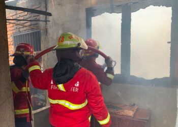 Rumah Terbakar di Dekat Kantor Samsat Padang, Dua Penghuni Mengungsi