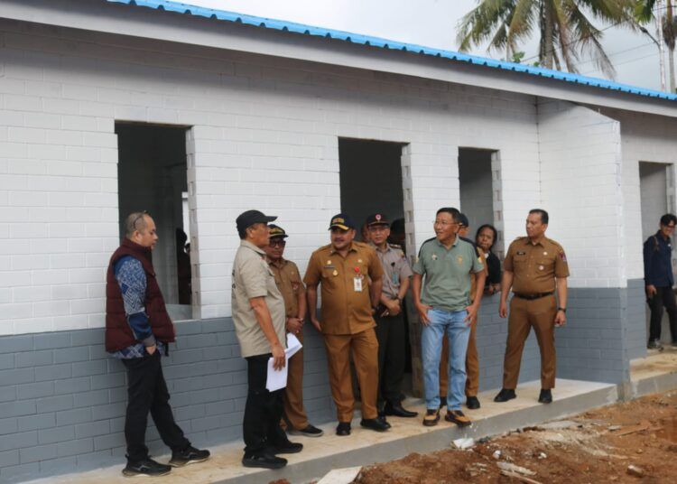 Tim Monitoring Satgas Pemerintah Pusat meninjau pembangunan Hunian Tetap (Huntap) di kawasan Bumi Perkemahan Pramuka, Kota Padang, Senin (20/7/2026).