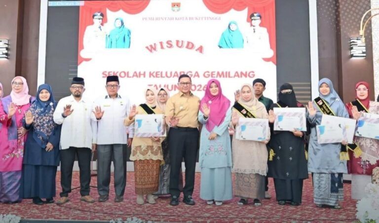 638 Peserta Diwisuda, Pemko Bukittinggi Perkuat Ketahanan Keluarga Lewat Sekolah Keluarga Gemilang