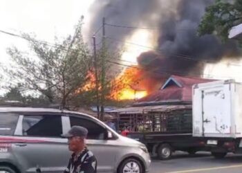 Video: Kebakaran Hebat Landa Pasar Kayu Tanam Padang Pariaman
