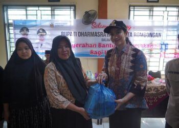 Bupati Dharmasraya Salurkan Bantuan Permakanan Tahap III untuk Ratusan Ibu Hamil dan Menyusui