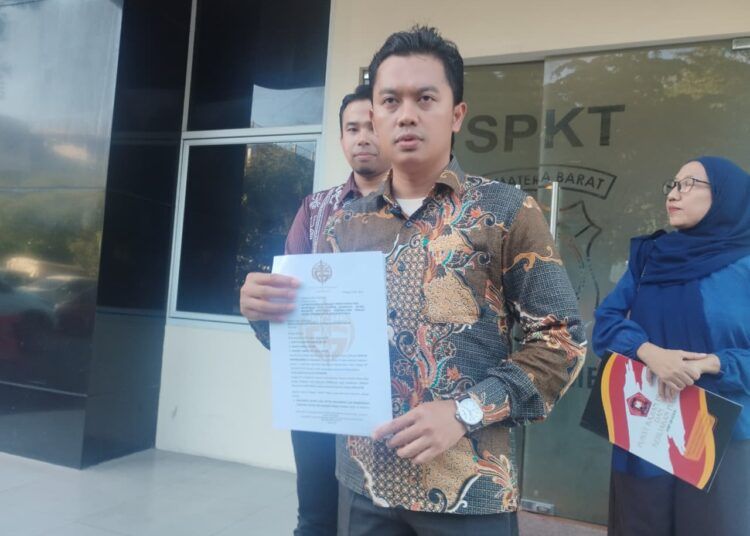 Kuasa Hukum Yayasan Fort De Kock Bukittinggi, Guntur Abdurrahman, memberikan keterangan kepada wartawan usai melaporkan dugaan tindak kekerasan di Kampus Universitas Fort De Kock ke Polda Sumbar, Kamis (23/7/2026).