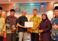 Guru Honorer yang Jalan Kaki 6 Km ke Sekolah di Pesisir Selatan Diupayakan Lanjutkan Kuliah S-2