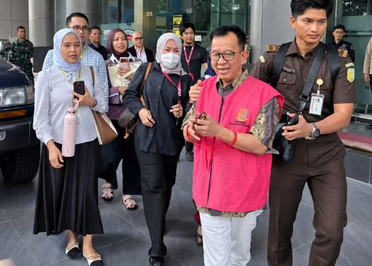 Beny Saswin Nasrun (BSN) saat ditangkap Tim Intelijen Kejaksaan Agung di kawasan Jalan Pakubuwono, Jakarta, pada Rabu (17/6/2026) dalam kasus dugaan korupsi fasilitas Kredit Modal Kerja dan Bank Garansi Distribusi Semen pada Kamis (18/6). Foto: Ist