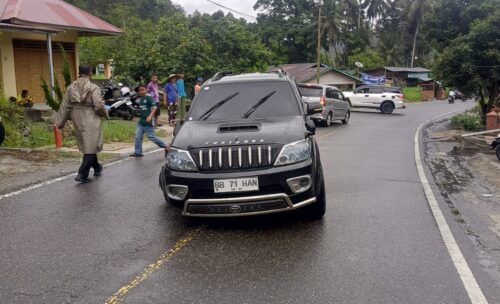 Hendak Dahului Truk Tronton, Fortuner Tabrak Pajero di Agam