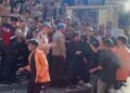 Buntut Kericuhan di Universitas Fort De Kock, Mahasiswa Gelar Aksi Bakar Ban di DPRD Bukittinggi