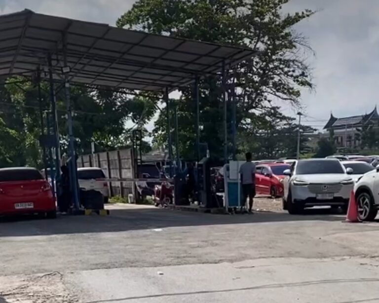 Pengunjung RSUP M. Djamil Padang Keluhkan Tarif Parkir Rp10 Ribu Tanpa Karcis