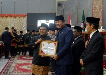 David Wewe Raih Penghargaan Tokoh Kemasyarakatan dari Pemko Padang