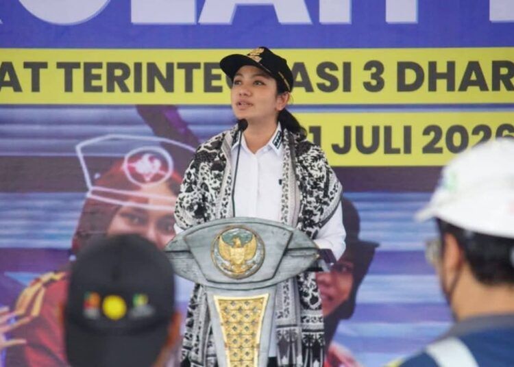 Bupati Dharmasraya, Annisa Suci Ramadhani, dalam kegiatan Masa Pengenalan Lingkungan Sekolah (MPLS) di Sekolah Rakyat Terintegrasi (SRT) 3 Dharmasraya, Sumatera Barat (Sumbar), pada Jumat (31/7/2026). Foto: Pemkab Dharmasraya