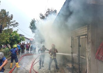 Satu Rumah dan Empat Kendaraan Terbakar di Padang