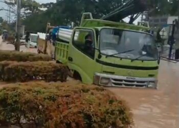Video: Banjir Rendam Kawasan RS Baiturrahmah Padang
