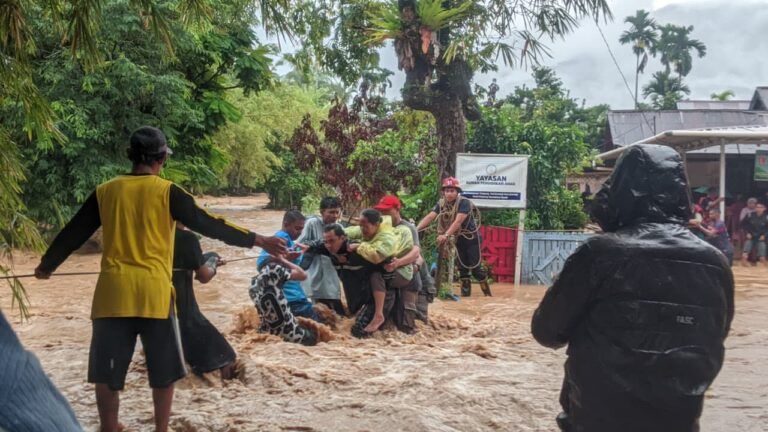 Banjir Meluas di Padang, Warga Kuranji dan Nanggalo Dievakuasi Petugas