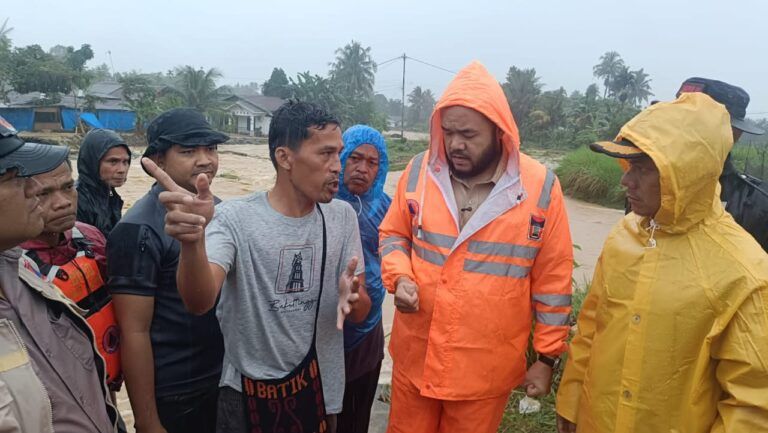 Padang Dikepung Banjir, Wali Kota Fadly Amran Instruksikan Camat dan OPD Siaga