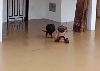 Penampakan banjir di Panti Asuhan Puti Bungsu di kawasan Dadok Tunggul Hitam, Kecamatan Koto Tangah, Kota Padang pada Senin (3/8).