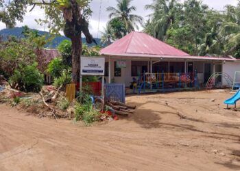 Kondisi TK Al-Witri di Kecamatan Kuranji, Kota Padang, dipenuhi lumpur dan material banjir, Selasa (4/8).