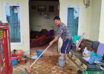 Cerita Warga Padang Bertahan 17 Jam di Loteng Saat Banjir Melanda, Seluruh Isi Rumah Tak Terselamatkan