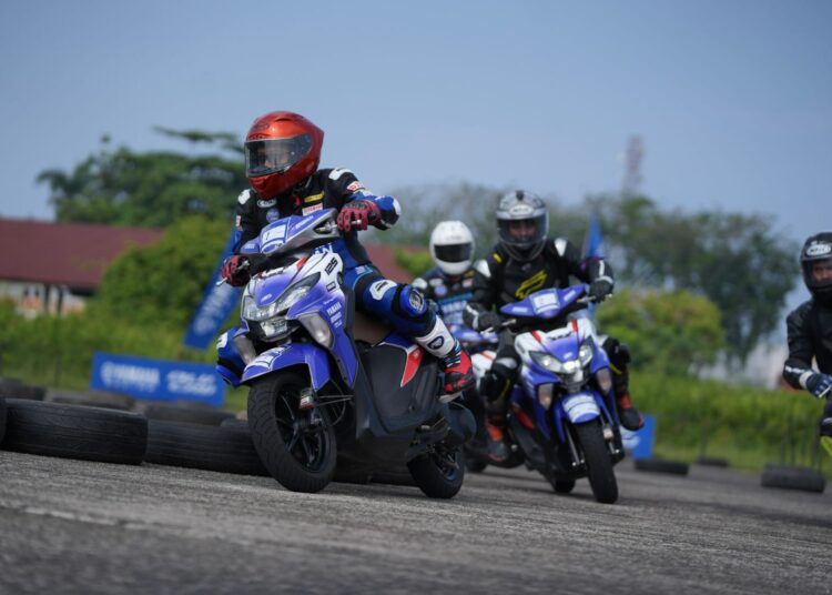 Yamaha Cup Race Seri II 2026 di Padang sukses digelar dengan 542 starter. Kelas Endurance GEAR Ultima menjadi sorotan, sementara Pemko Padang menilai ajang ini mendukung pembinaan atlet dan sport tourism.