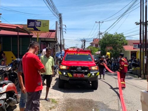 Bangunan Minimarket di Padang Hangus Dilalap Api