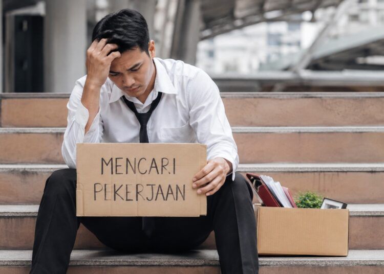 BPS Sumbar mencatat Tingkat Pengangguran Terbuka pada Mei 2026 sebesar 5,53 persen. Lulusan perguruan tinggi menjadi penyumbang terbesar pengangguran dengan porsi 28,38 persen.