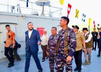KRI Teluk Kendari Jadi Daya Tarik HJK Padang ke-357, Ribuan Warga dan Pelajar Antusias Berkunjung