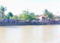 Warga Padati Tepian Sungai Batang Harau untuk Saksikan Tradisi Selaju Sampan pada HJK ke-357 Kota Padang