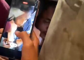 Seorang pria yang diduga terlibat kasus curanmor diamankan warga setelah sempat melarikan diri melewati persawahan di kawasan Kubu Gadang, Padang Panjang, Sabtu (8/8/2026).