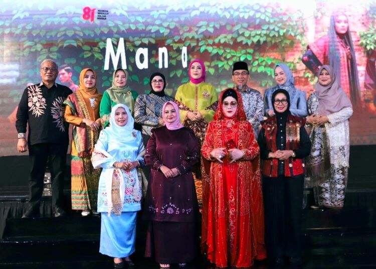 Wakil Wali Kota Padang Maigus Nasir membuka Padang Fashion Summit (PFS) 2026 di Hotel The ZHM Premiere Padang, Minggu (9/8/2026)