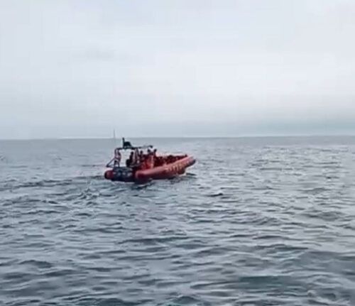 Sesosok Mayat Ditemukan Terapung di Laut Padang