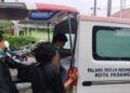 Isak Tangis Iringi Penyerahan Jenazah Pelajar SMP yang Hanyut di Sungai Batang Arau Padang