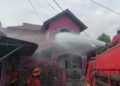 Rumah Pensiunan PNS di Padang Terbakar, Aset Rp1,5 Miliar Hampir Raib