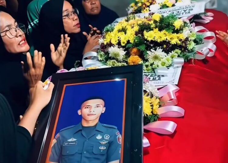 Suasana haru dan duka selimuti keluarga Pratu Rizki Kurniawan di rumah duka, Jorong Kampung Koto, Nagari Sungai Gayo Lumpo, Kecamatan IV Jurai, Pesisir Selatan, Rabu (19/8/2026).