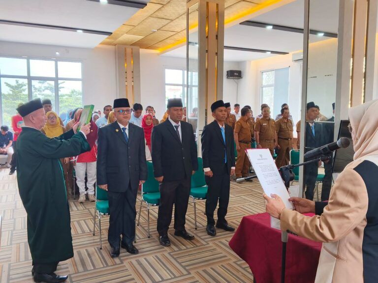 Tiga Pejabat Tinggi Dharmasraya Dimutasi, Empat Pejabat Administrator Ikut Dilantik