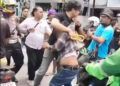 Video: Mobil Pria Asal Sumbar Diamuk Massa di Pematangsiantar, Diduga Kabur Usai Tabrak Pemotor