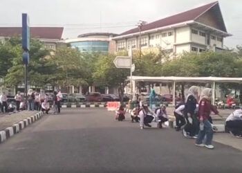 Mahasiswa Baru Diberi Sanksi Jalan Jongkok, Komisi Disiplin Fakultas Teknik UNP Ungkap Alasannya