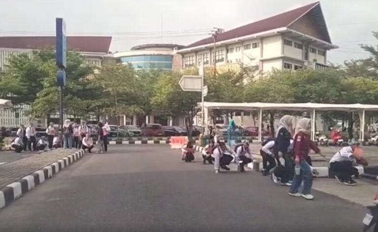 Mahasiswa Baru Diberi Sanksi Jalan Jongkok, Komisi Disiplin Fakultas Teknik UNP Ungkap Alasannya