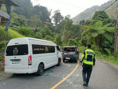 Minibus dan Pikap Tabrakan di Lima Puluh Kota, Korban Tiga Orang