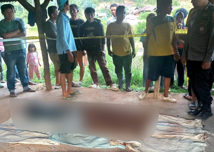 Warga di Ladang Laweh, Nagari Rambatan, Kecamatan Rambatan, Tanah Datar, Sumatera Barat, dikejutkan dengan penemuan seorang pria berusia sekitar 60 tahun tewas dalam kondisi tergantung di pabrik pembuatan batu bata pada Senin (24/8/2026) sore.