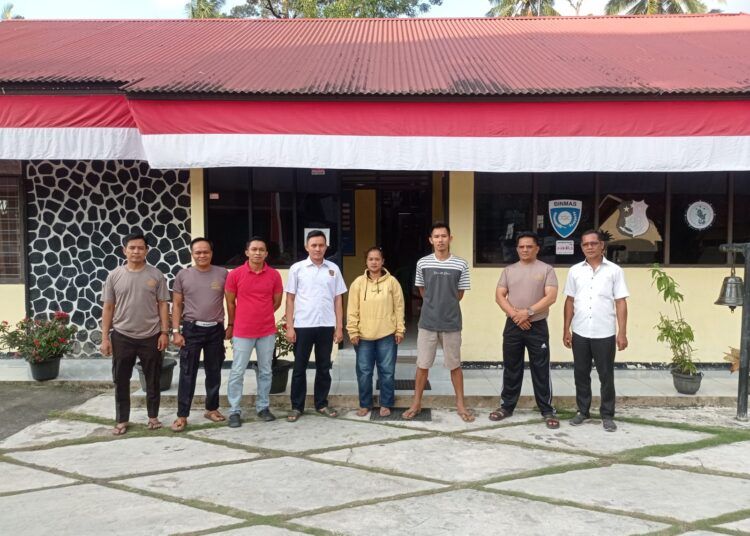 Polisi mengamankan pria berinisial RTP yang diduga melakukan penganiayaan terhadap balita berusia 3,5 tahun di Kecamatan Mungka, Kabupaten Lima Puluh Kota, Senin (24/8/2026).