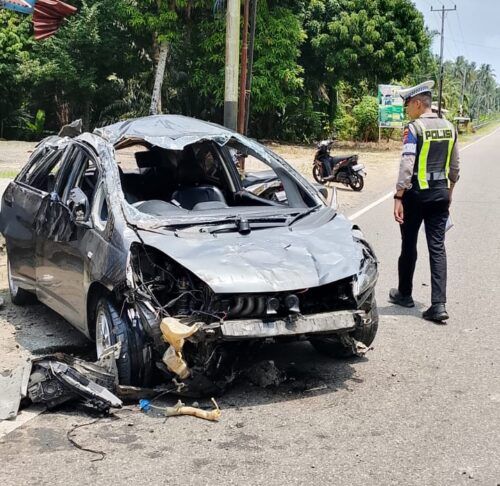 Honda Jazz Tabrak Warung di Padang Pariaman, Korban 5 Orang