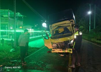 Polisi cek TKP kecelakaan di Jorong Kaluku, Nagari Singkarak, Kabupaten Solok, Selasa (25/8/2026).
