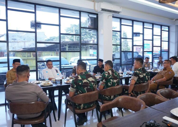 Wali Kota Payakumbuh, Zulmaeta, menghadiri Rapat Koordinasi Forkopimda Kota Payakumbuh, Senin (24/8/2026).