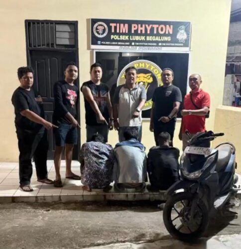 Tiga Pria Ditangkap Usai Bobol Kedai di Padang, HP, Pertalite dan Uang Rp600 Ribu Raib