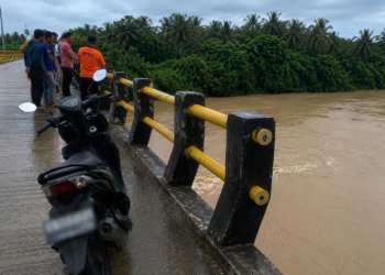 Motor Ditinggal di Jembatan, Seorang Pria Hilang di Sungai Kampar Usai Diduga Melompat