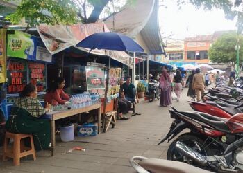 Keberatan Pindah ke Padang Teater, Pedagang Kuliner Sebut Sepi Pembeli