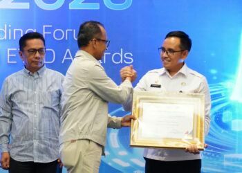 Pemkab Padang Pariaman Raih Dua Penghargaan Digitalisasi Keuangan Daerah dari Bank Nagari