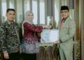 Piagam Kampanye Wajib Halal Diterima Bupati Solok Selatan, Produk Lokal Didorong Naik Kelas