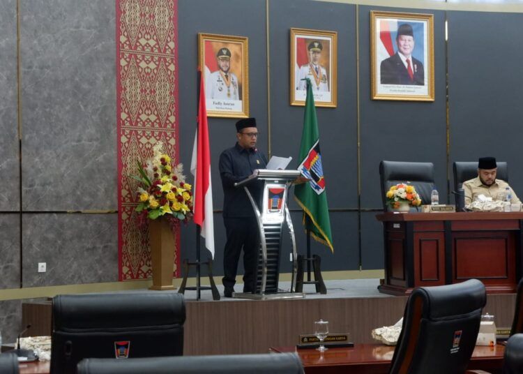 Ketua Fraksi Gerindra DPRD Kota Padang, Wahyu Hidayat, dalam Rapat Paripurna DPRD Kota Padang di Ruang Sidang Utama Kompleks Balai Kota Aie Pacah, Kecamatan Koto Tangah, Senin (31/8/2026).