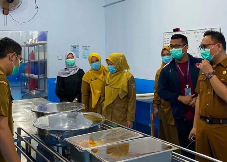 Pemerintah Kabupaten Pasaman Barat bersama Satuan Tugas (Satgas) dan pihak kecamatan melakukan pemeriksaan lapangan terhadap tiga SPPG pada Selasa (15/9/2026).