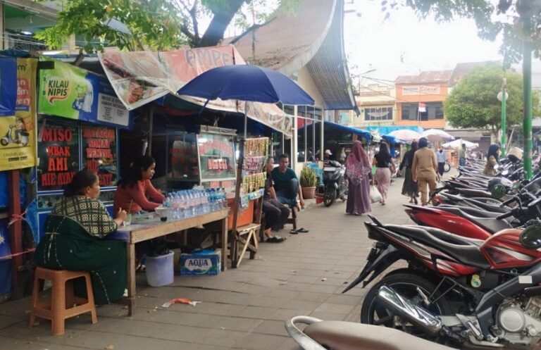 Pedagang Kuliner Minta Kepastian Keamanan dan Status Ruko Sebelum Dipindahkan ke Padang Teater Pasar Raya Padang