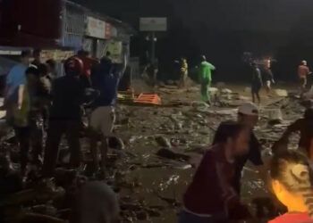 Galodo dilaporkan menerjang kawasan Kantor Bupati Solok di Arosuka, Kabupaten Solok, Sumatera Barat, Senin (21/9/2026) sekitar pukul 20.00 WIB.
